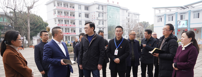 市委常委、副市长李翔调研江安四中_副本.jpg 市委常委、副市长李翔调研江安四中_副本.jpg