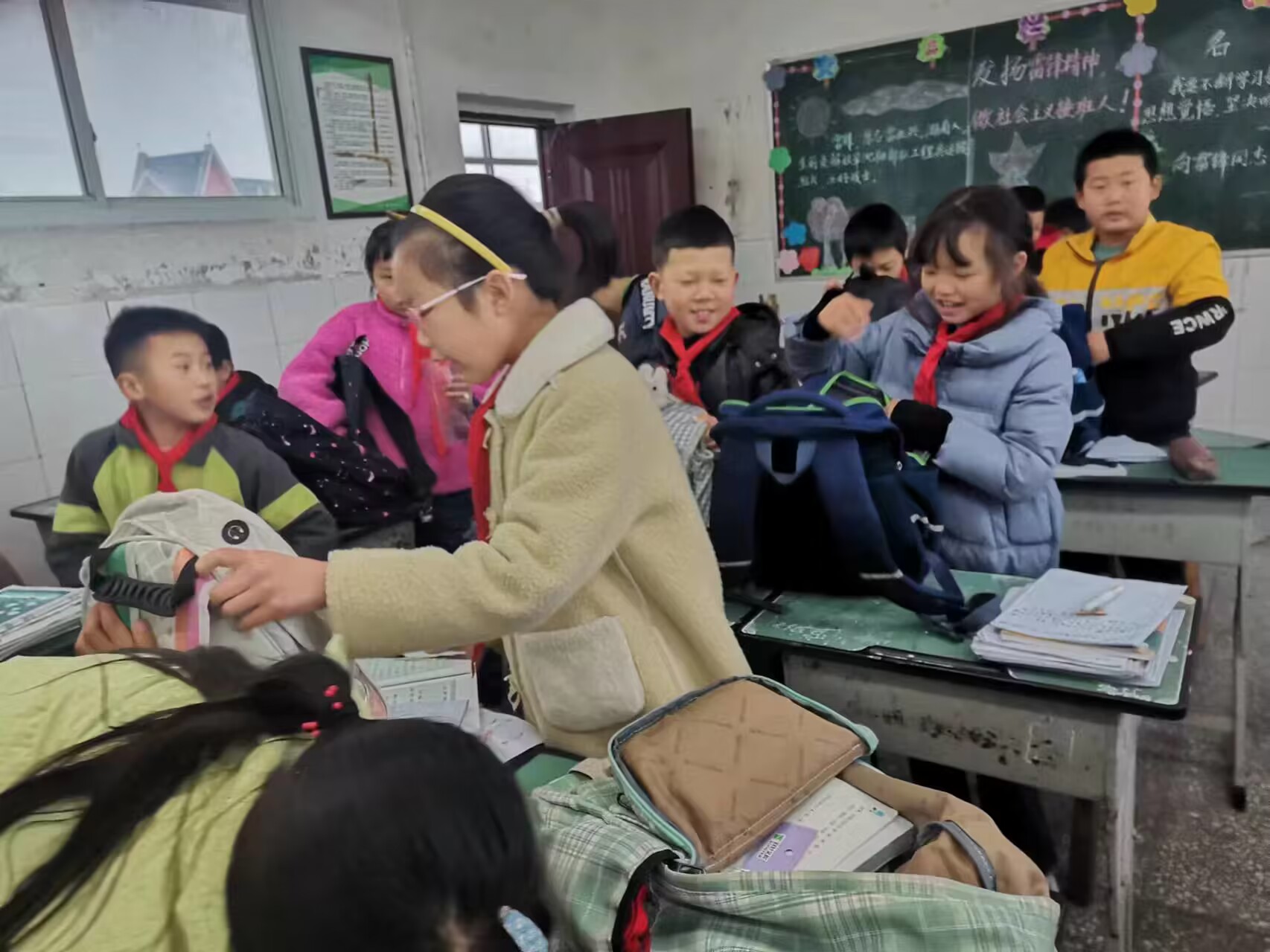 安全教育 从小抓起——喜捷小学开展管制刀具收缴及违禁物品检查专项行动