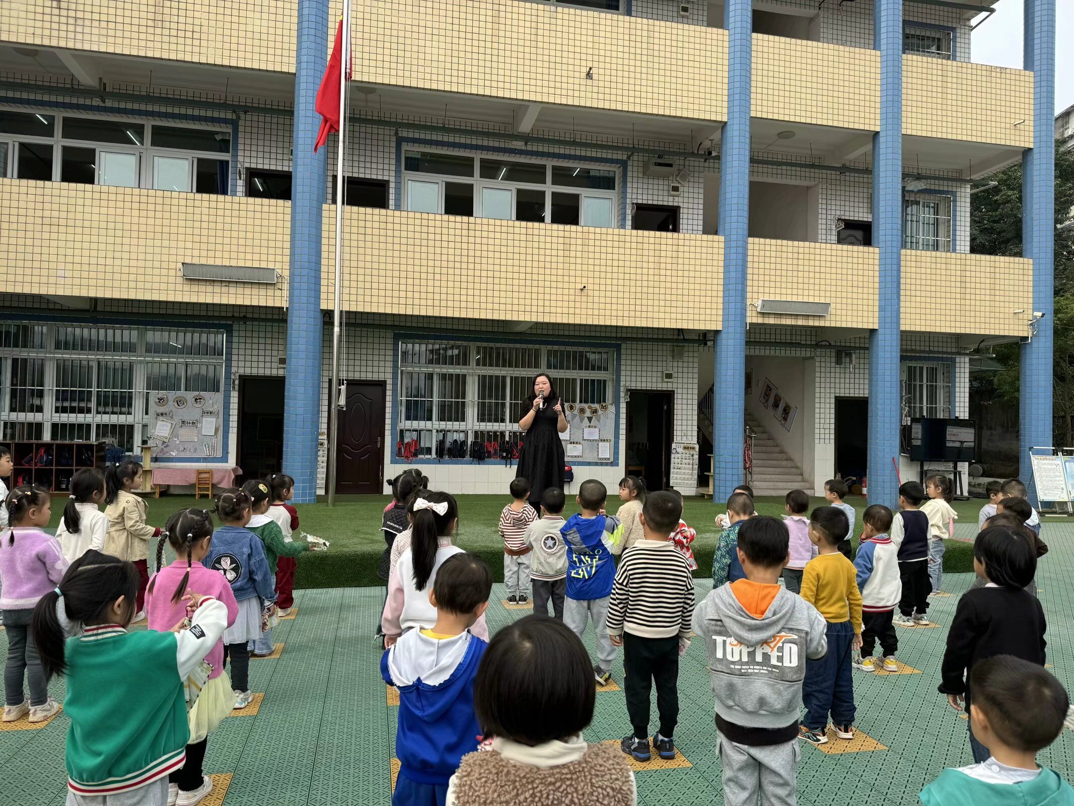 消防记“童”心——叙州区柏溪街道中心幼儿园开展消防安全演练