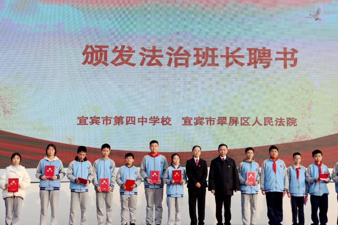 大力弘扬宪法精神，建设社会主义法治文化