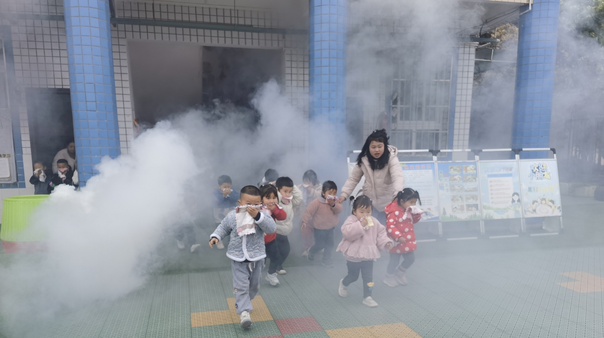 “火”速行动   安全“童”行