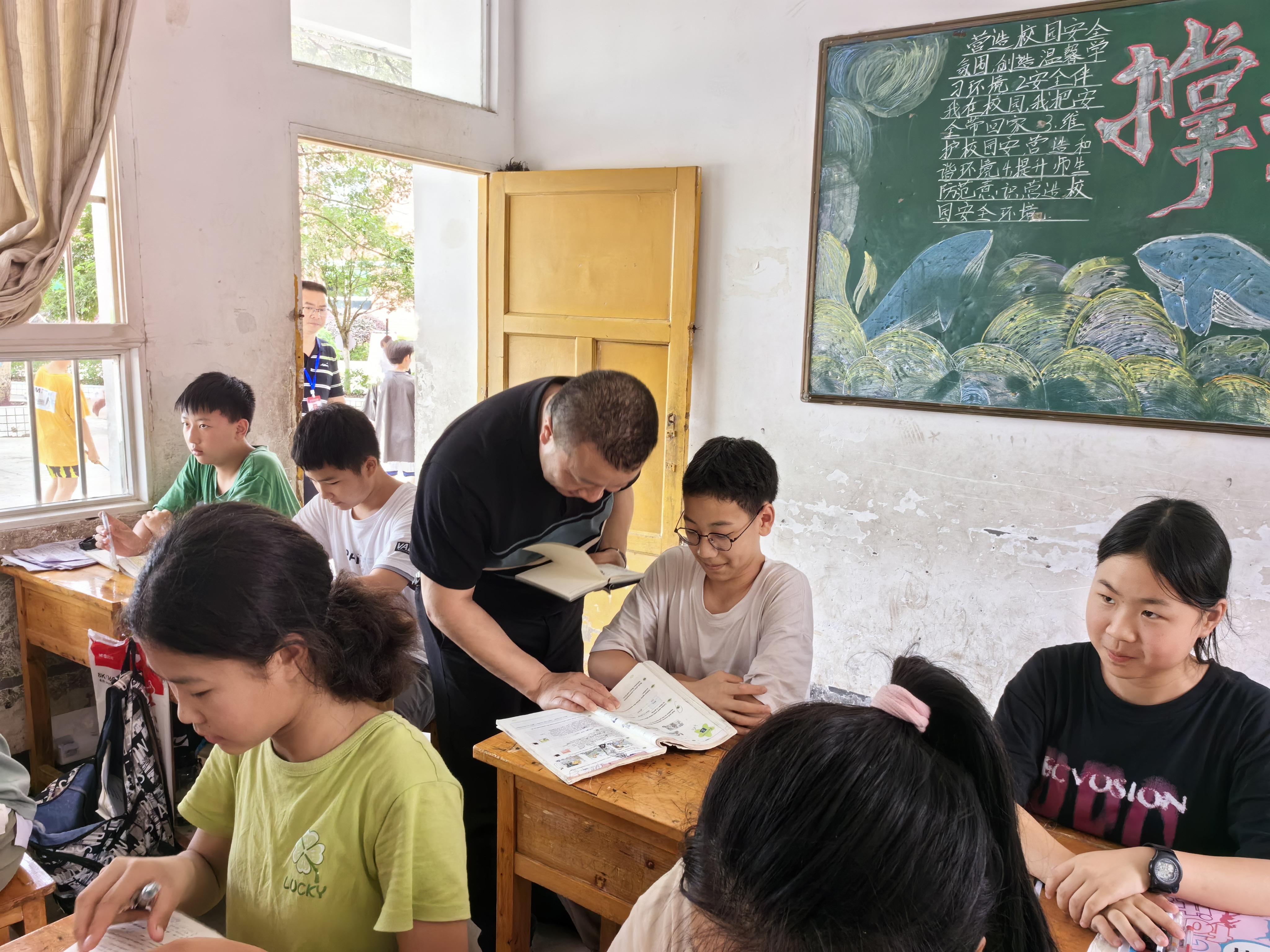 田贵荣到高县来复中学校调研